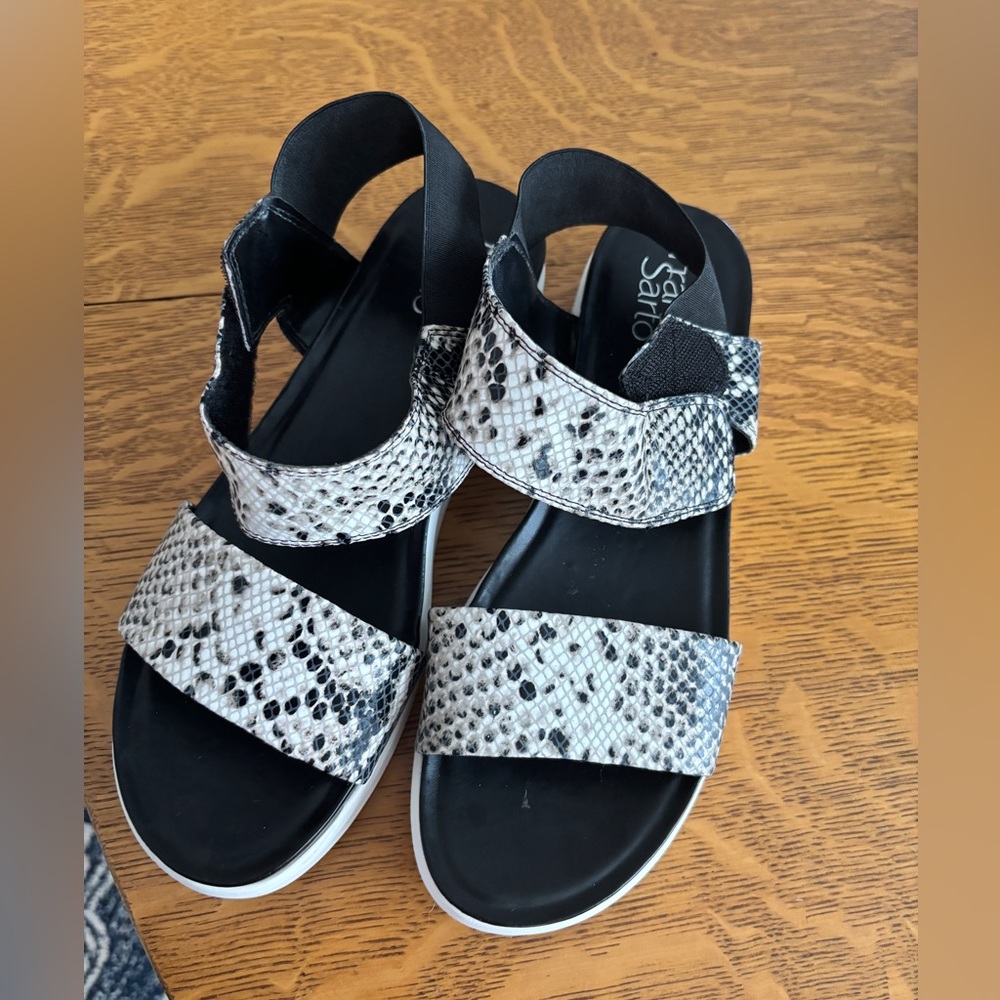 Franco sarto Stylish Snakeskin Sandals size 9